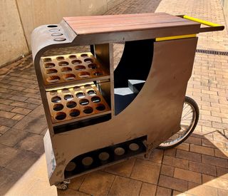 Carrito de bebidas vintage de metal y madera para restaurar