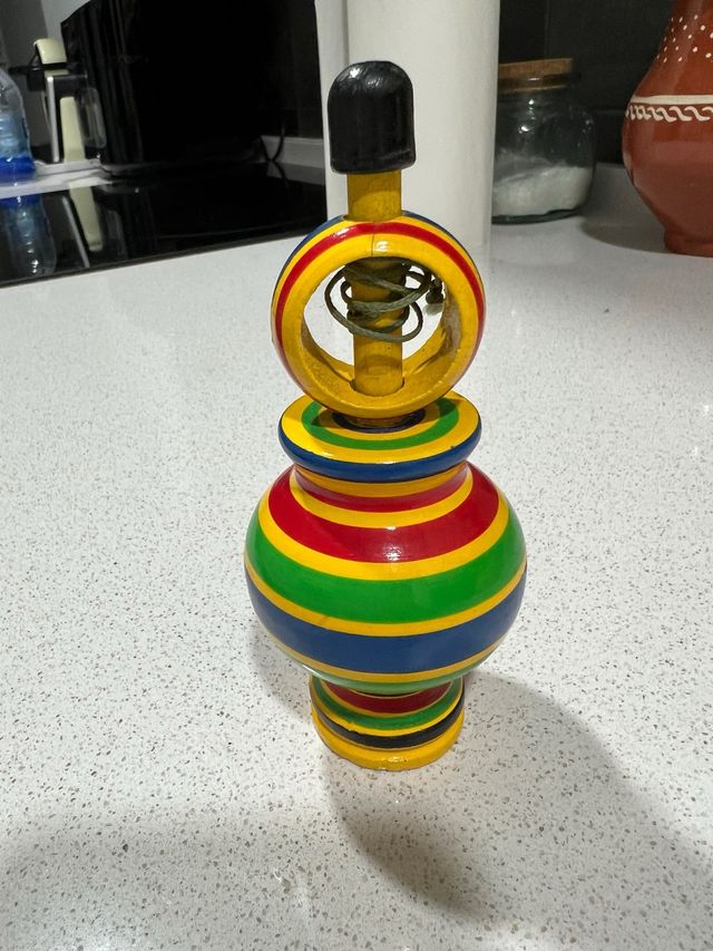 Trompo o peonza, madera antiguo multicolor