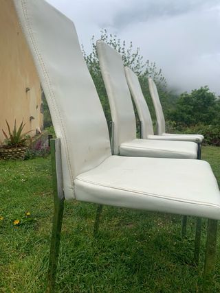 4 sillas de piel sintética color crema