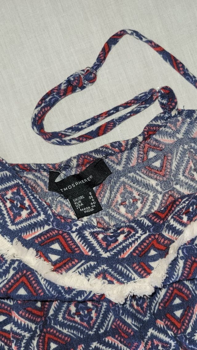 Mono corto azul y rojo