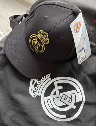 Gorra oficial Real Madrid - Negra y Dorada