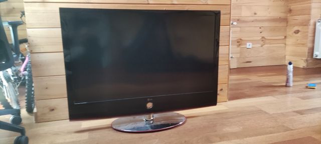 Televisión TV LG 42 pulgadas roja