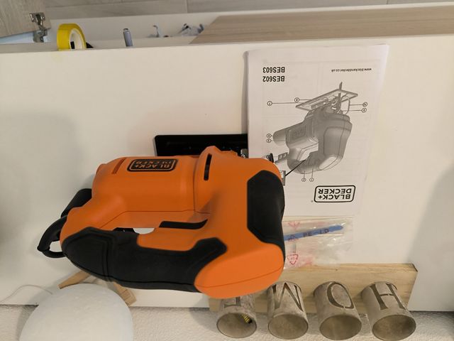 sierra de calar Black+Decker de 400W,a estrenar 