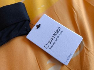 Tanga Calvin Klein-Negra talla L/G.