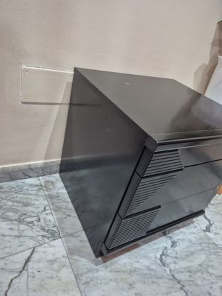 Mesillas y cómoda habitación