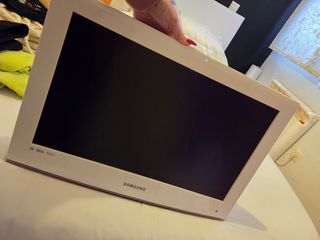 Televisión Samsung blanca