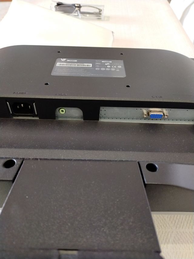 Monitor V7  19 pulgadas Altavoces integrados