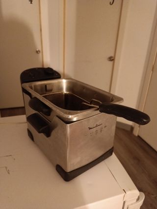 Freidora Moulinex compacta