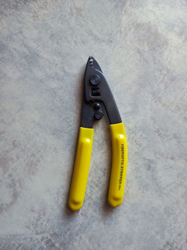 Pinza spelafili fibra ottica + chiave
