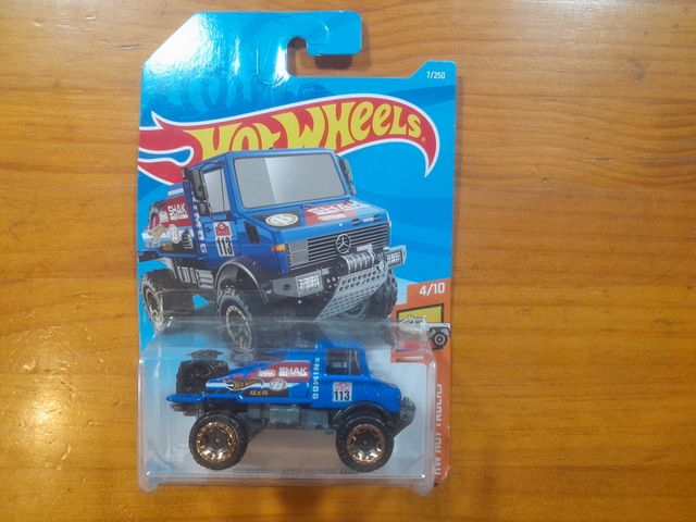 Hot Wheels Mercedes-Benz Unimog 1500