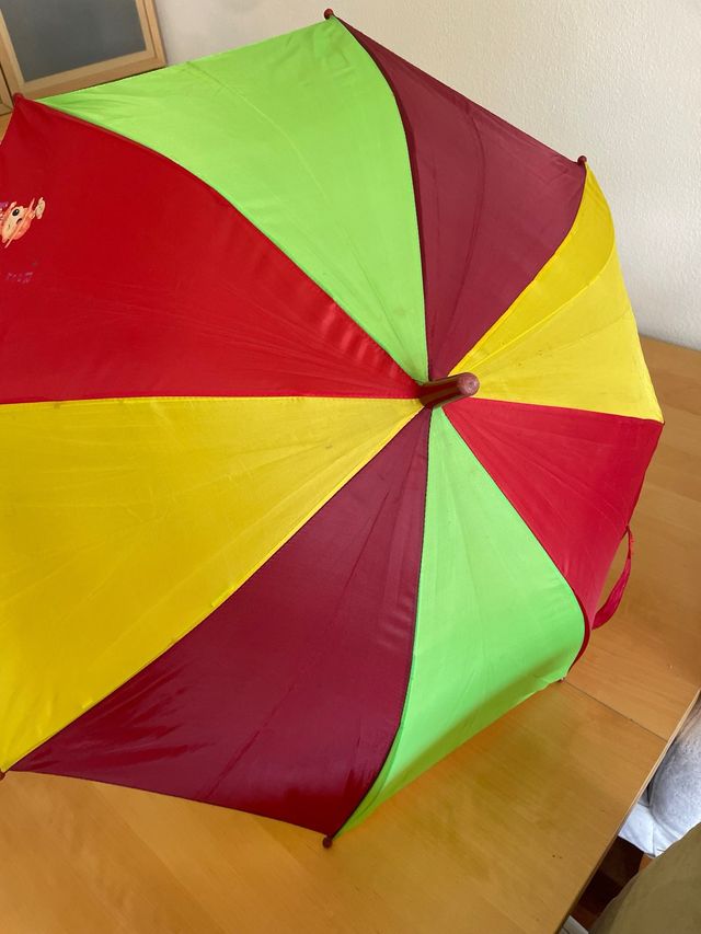 Ombrello colorato per bambini. In buone condizioni