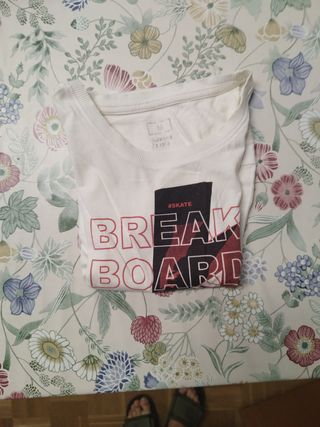 Conjunto ropa hombre: Pantalón corto beige y sudad