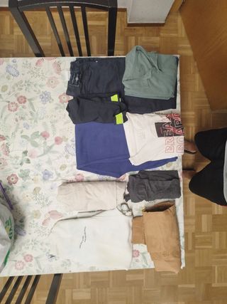 Conjunto ropa hombre: Pantalón corto beige y sudad