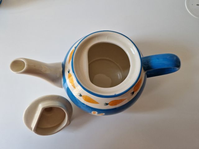 Teiera e lattiera con coniglietti