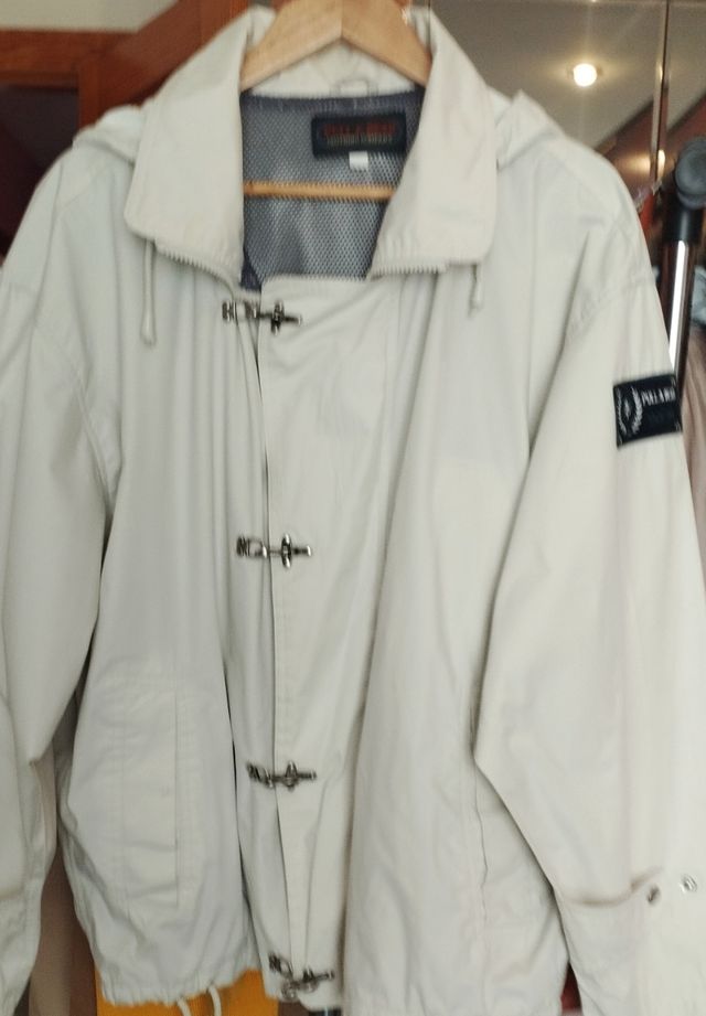 Chaqueta Pull&Bear Yachting beige y camisa de rega