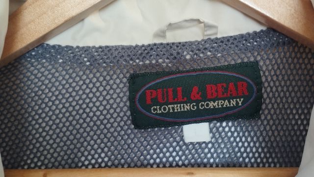 Chaqueta Pull&Bear Yachting beige y camisa de rega