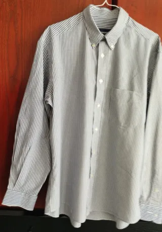 Chaqueta Pull&Bear Yachting beige y camisa de rega