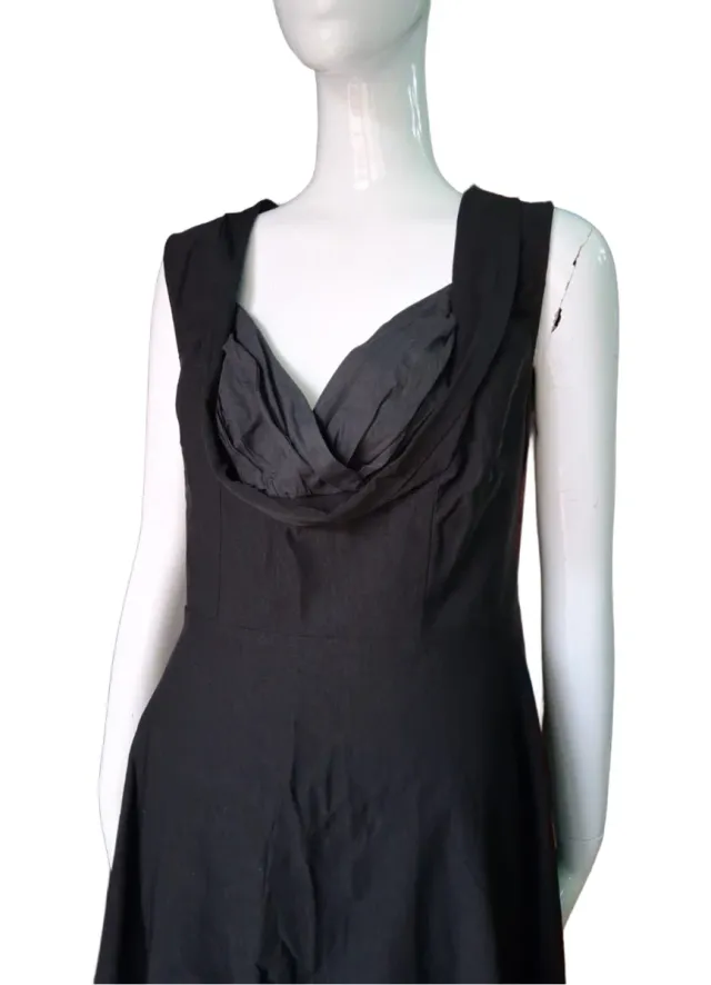 Vestido midi skater negro.