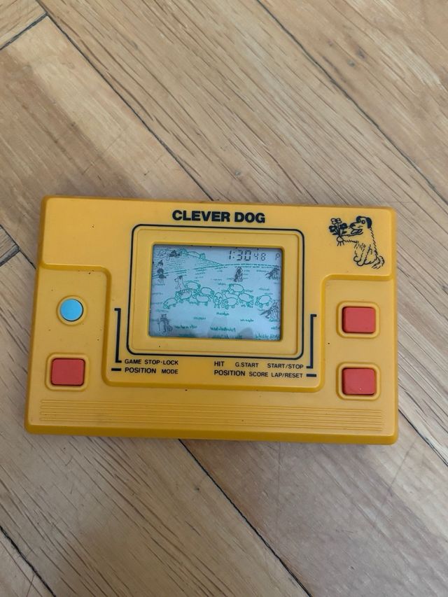 ANTIGUA GAME WATCH DE LIWACO CLEVER DOG MADE JAPAN