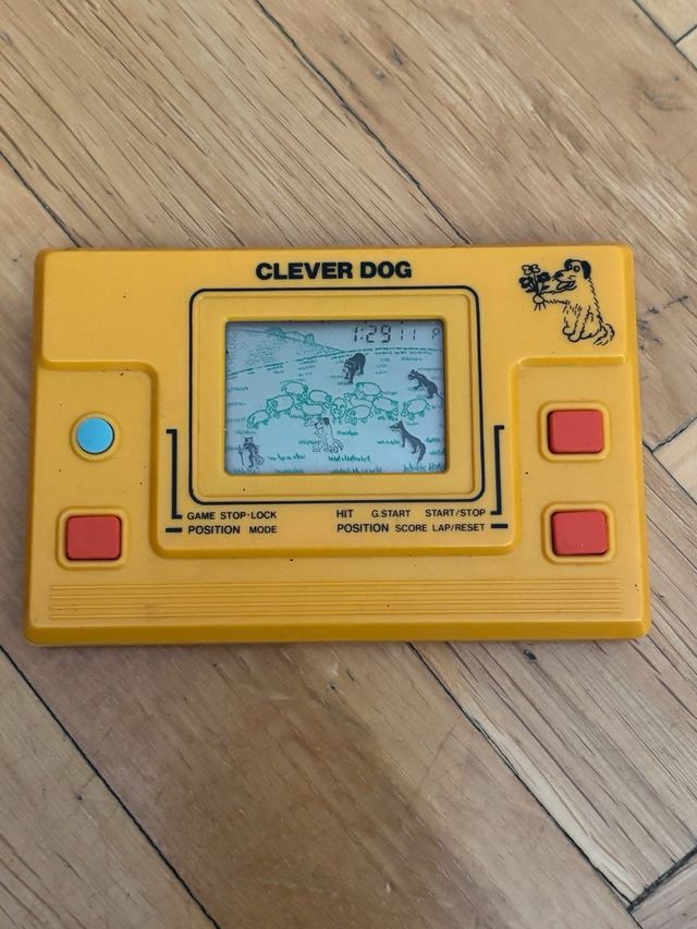ANTIGUA GAME WATCH DE LIWACO CLEVER DOG MADE JAPAN