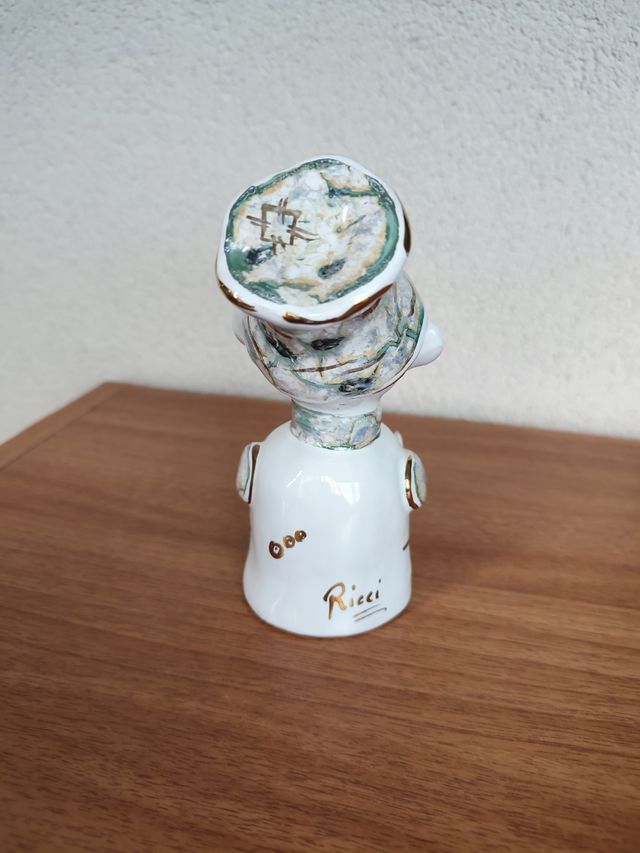 Statuetta in ceramica 