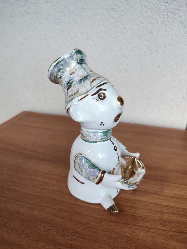 Statuetta in ceramica 