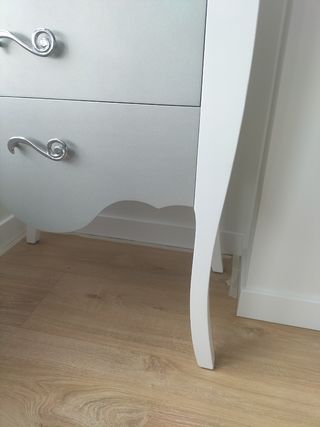 Cómoda 5 cajones madera maciza de pino lacada