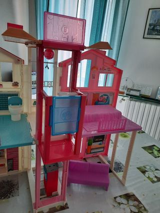 Casa Barbie Malibu a 3 piani + Accessori
