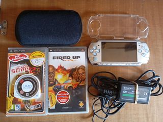 Sony PSP Gris Plata (con accesorios) + 3 Juegos.