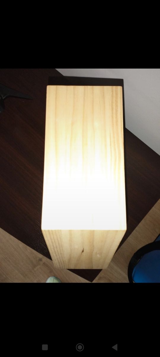 Estantería hexagonal. Madera natural