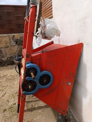 Máquina de vendimiar antigua