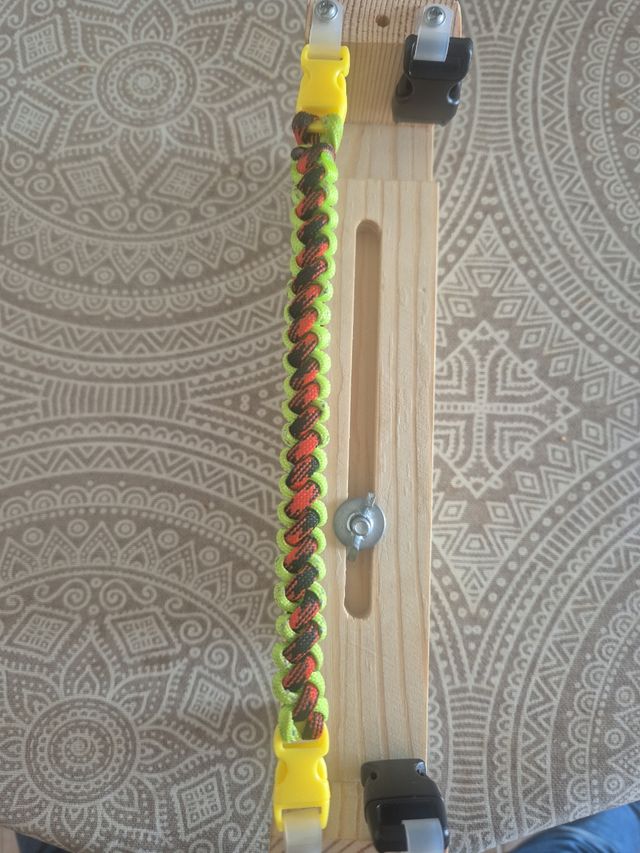 Pulsera hecha a mano cuerda paracord