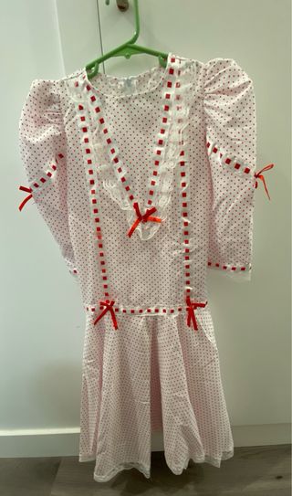 Traje chulapa niña blanco y rojo.
3 - 4 AÑOS.