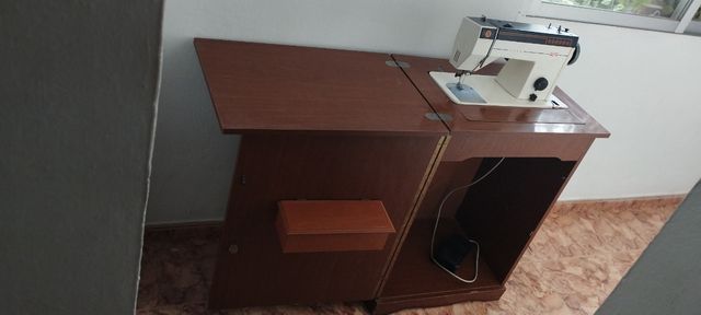 Maquina de coser ALFA