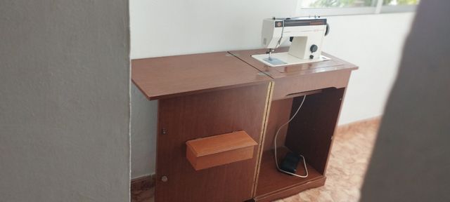 Maquina de coser ALFA