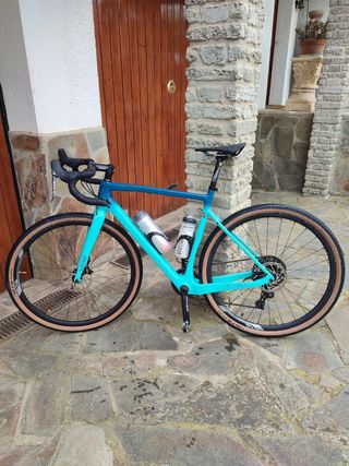 Bicicleta de gravel de carbono MEGAMO WEST 10 2022