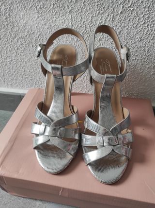Sandalias plateadas tacon