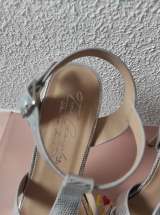 Sandalias plateadas tacon