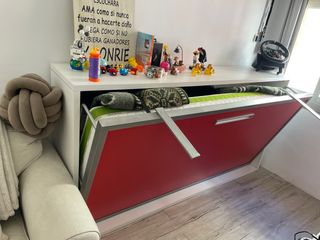 Cama nido plegable roja. Sin uso!