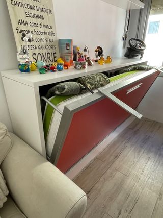 Cama nido plegable roja. Sin uso!