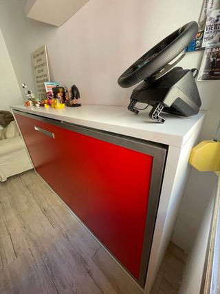 Cama nido plegable roja. Sin uso!