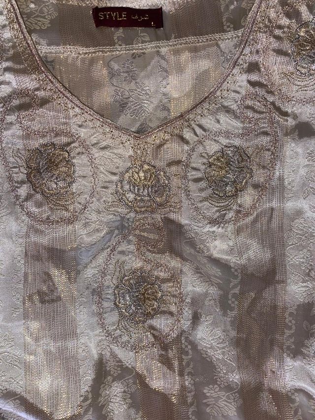 Vestido largo beige y dorado