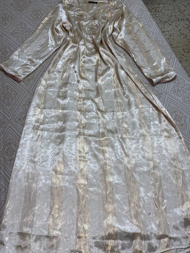 Vestido largo beige y dorado