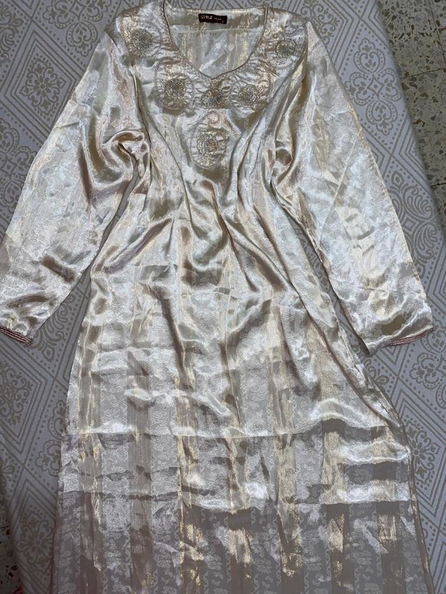 Vestido largo beige y dorado