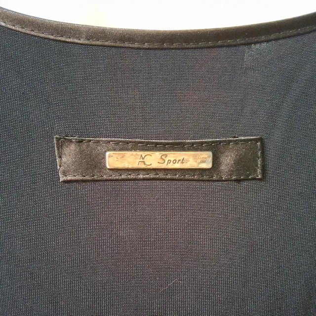 Vestido negro con vuelo.