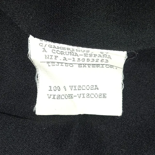 Vestido negro con vuelo.