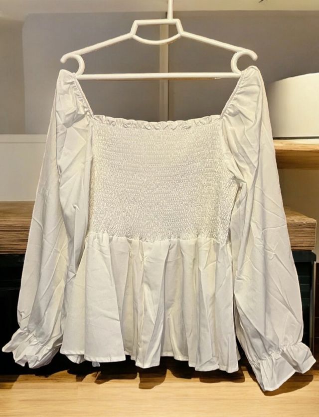 Blusa blanca drapeada manga larga