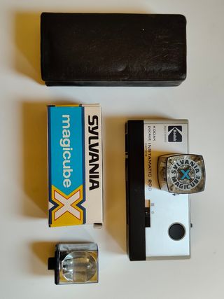 Lote: Kodak Instamatic 50 y Pocket Instamatic 200