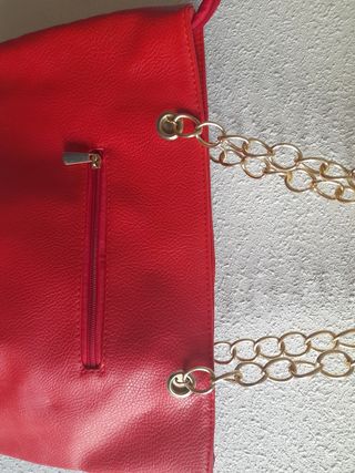 Bolso handbag rojo y anillas doradas