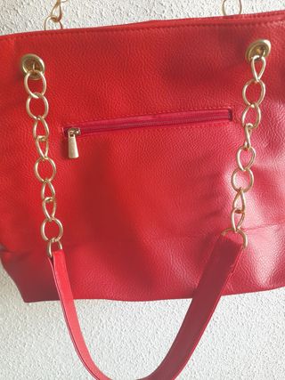 Bolso handbag rojo y anillas doradas